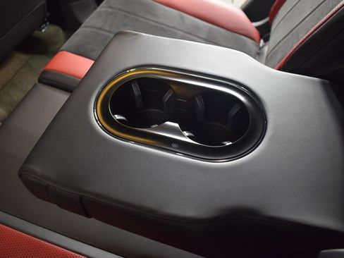 Certified 2022 Bentley Bentayga image 23