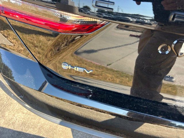 Used 2025 Toyota Camry SE FWD image 4