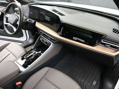 Used 2025 Audi Q5 Premium w/ Convenience Package AWD/4WD image 13