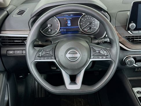 Used 2025 Nissan Altima 2.5 SV image 18