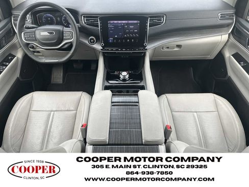 Used 2024 Jeep Wagoneer L Series II w/ Flexible Seating Group RWD image 24
