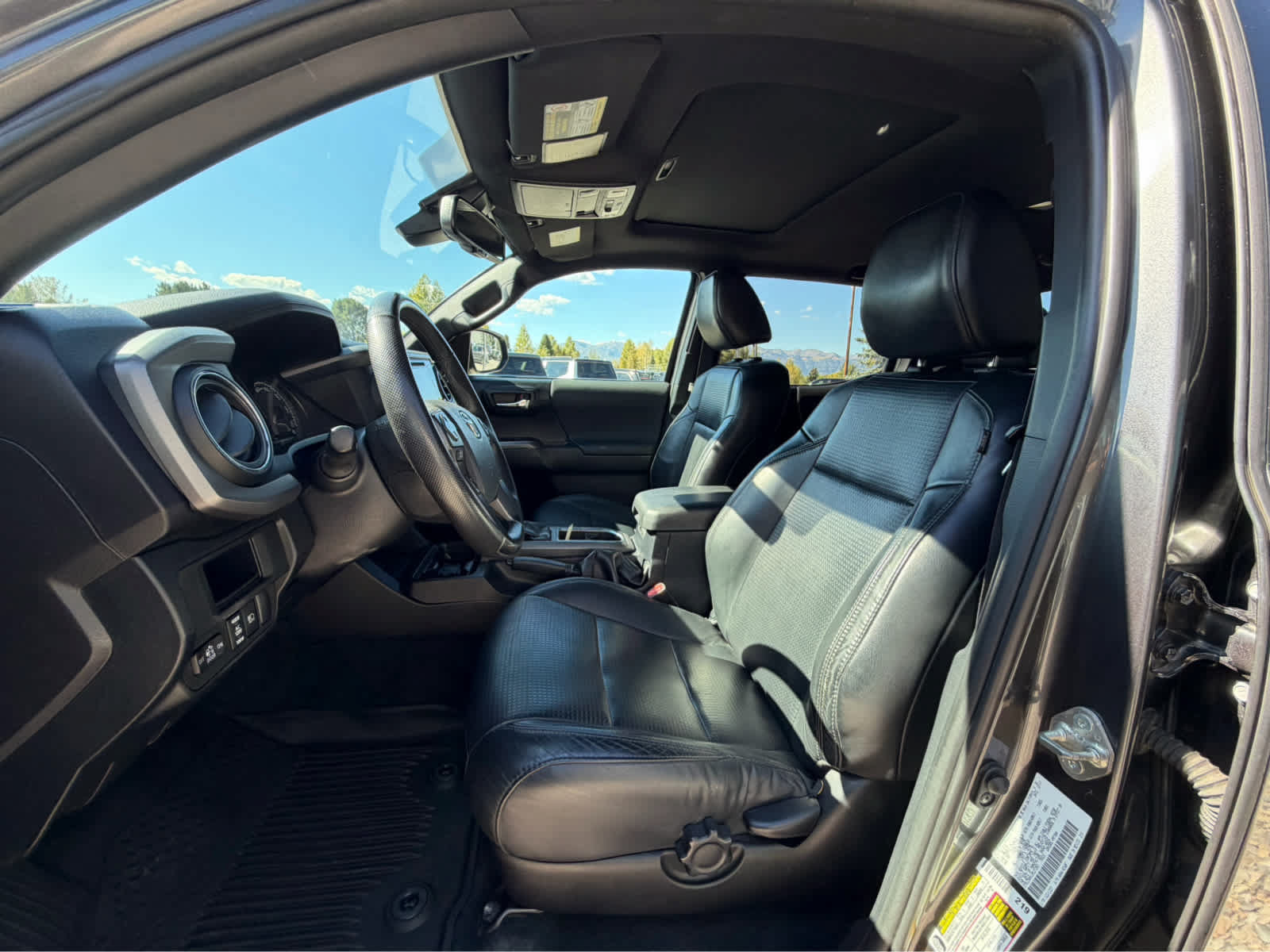 Used 2018 Toyota Tacoma TRD Sport AWD/4WD image 11