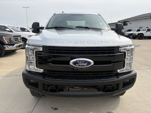 Used 2019 Ford F250 XLT image 2