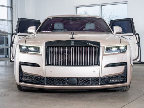 Used 2023 Rolls-Royce Ghost Black Badge w/ Black Badge Ghost Package image 3