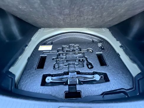 Used 2021 Toyota Corolla LE image 26