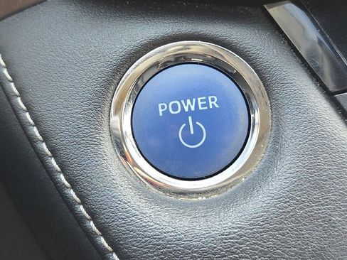 Used 2017 Toyota RAV4 Limited image 9
