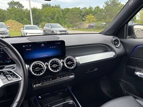 Used 2025 Mercedes-Benz GLB 250 image 38