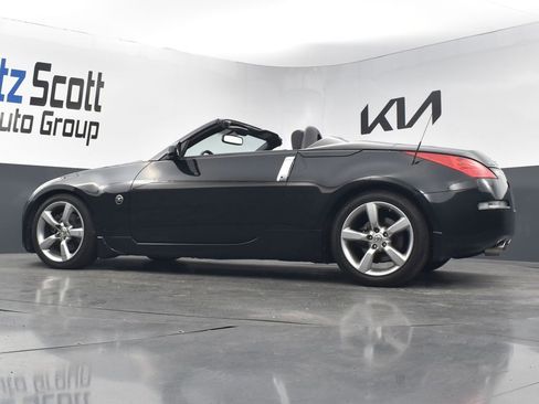 Used 2007 Nissan 350Z Touring RWD image 19