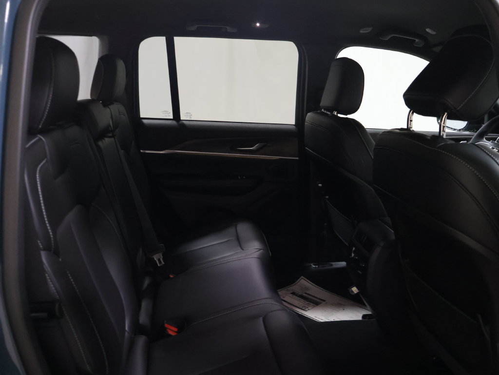 New 2027 Jeep Grand Cherokee Limited AWD/4WD image 14