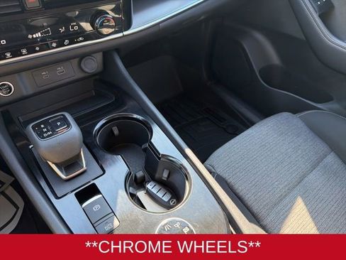 Used 2022 Nissan Rogue SV image 19