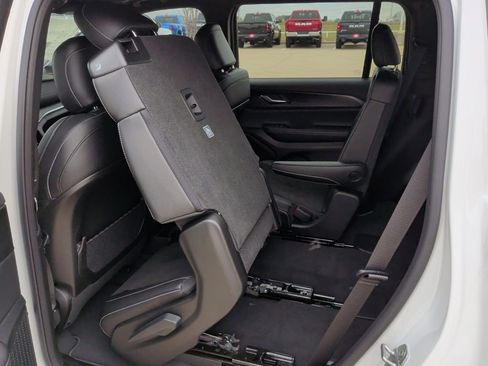 New 2025 Jeep Grand Cherokee L Altitude image 39