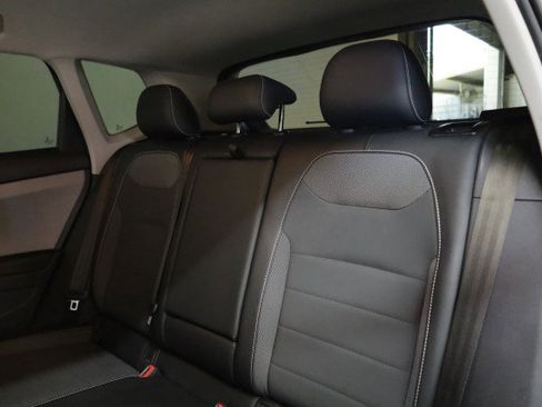 Used 2022 Volkswagen Taos SE image 21