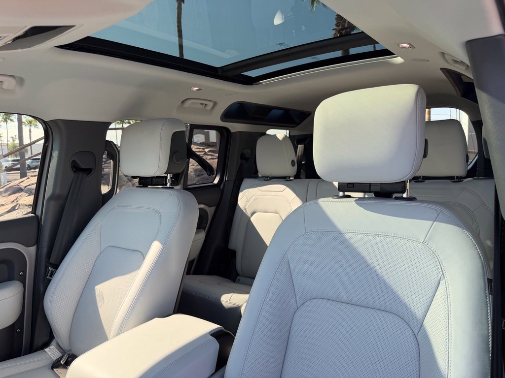 New 2026 Land Rover Defender 110 S AWD/4WD image 7