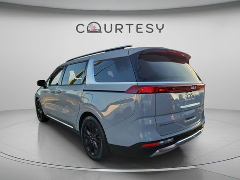 Used 2022 Kia Carnival SX FWD image 2