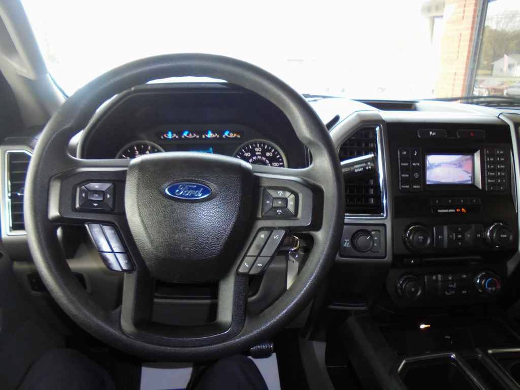 Used 2016 Ford F150 XLT AWD/4WD image 4