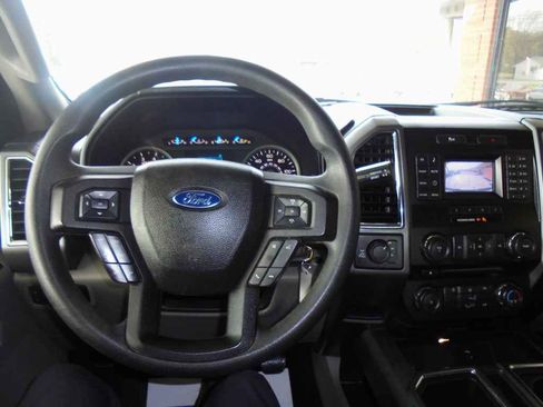 Used 2016 Ford F150 XLT image 4