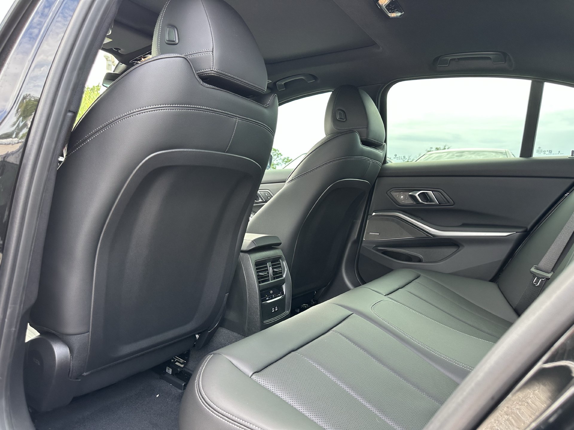 New 2026 BMW 330i Sedan w/ M Sport Package RWD image 18