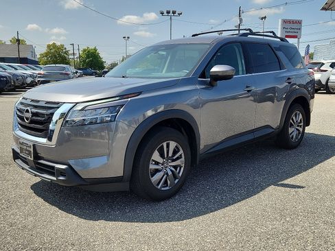 Used 2022 Nissan Pathfinder SV AWD/4WD image 3