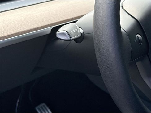 Used 2025 Tesla Model Y Performance image 10