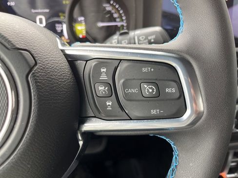 Used 2024 Jeep Wrangler High Altitude image 32