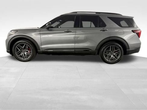 Used 2025 Ford Explorer ST-Line w/ Premium Package image 5