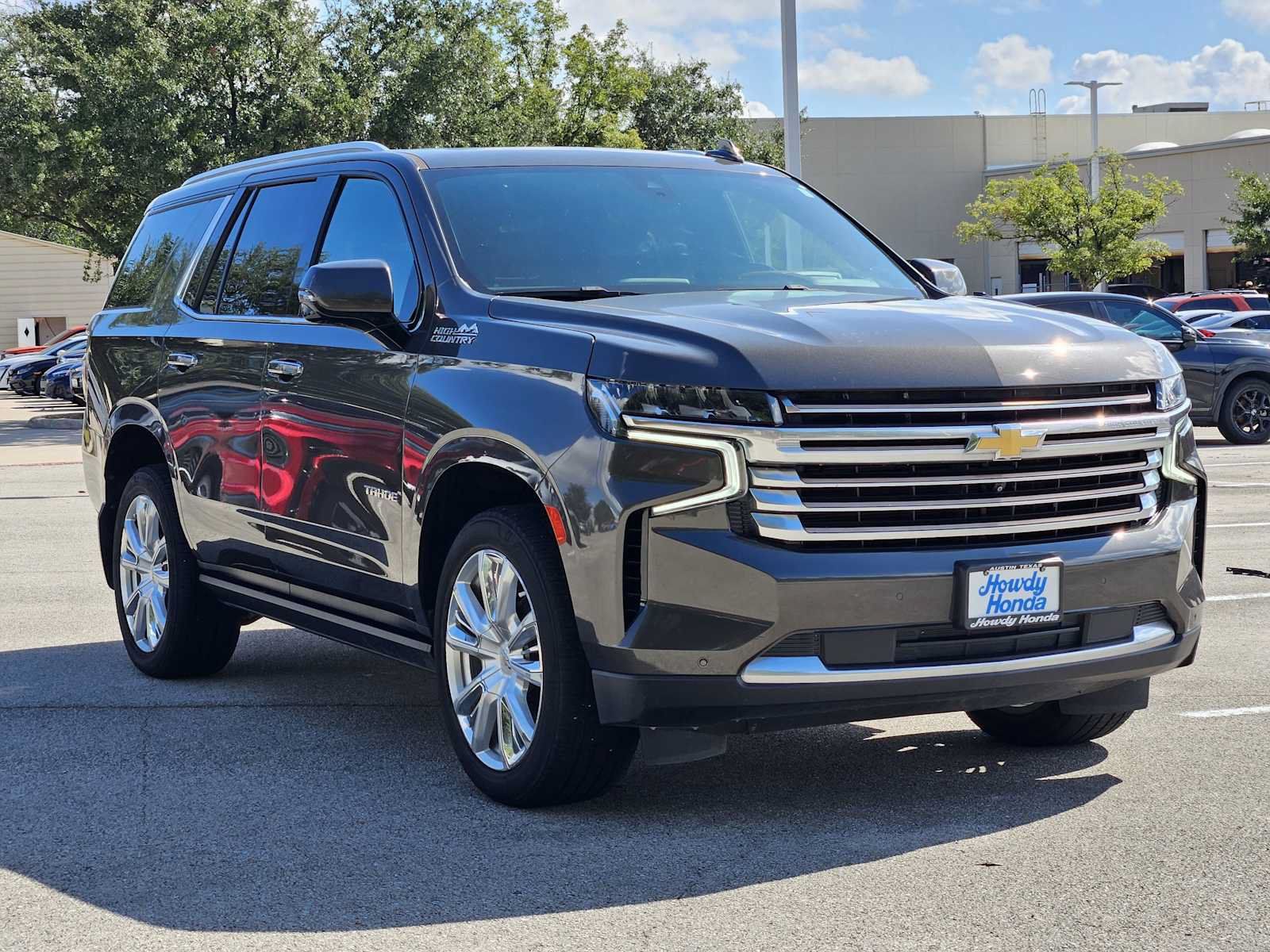Used 2021 Chevrolet Tahoe High Country w/ Premium Package RWD image 3