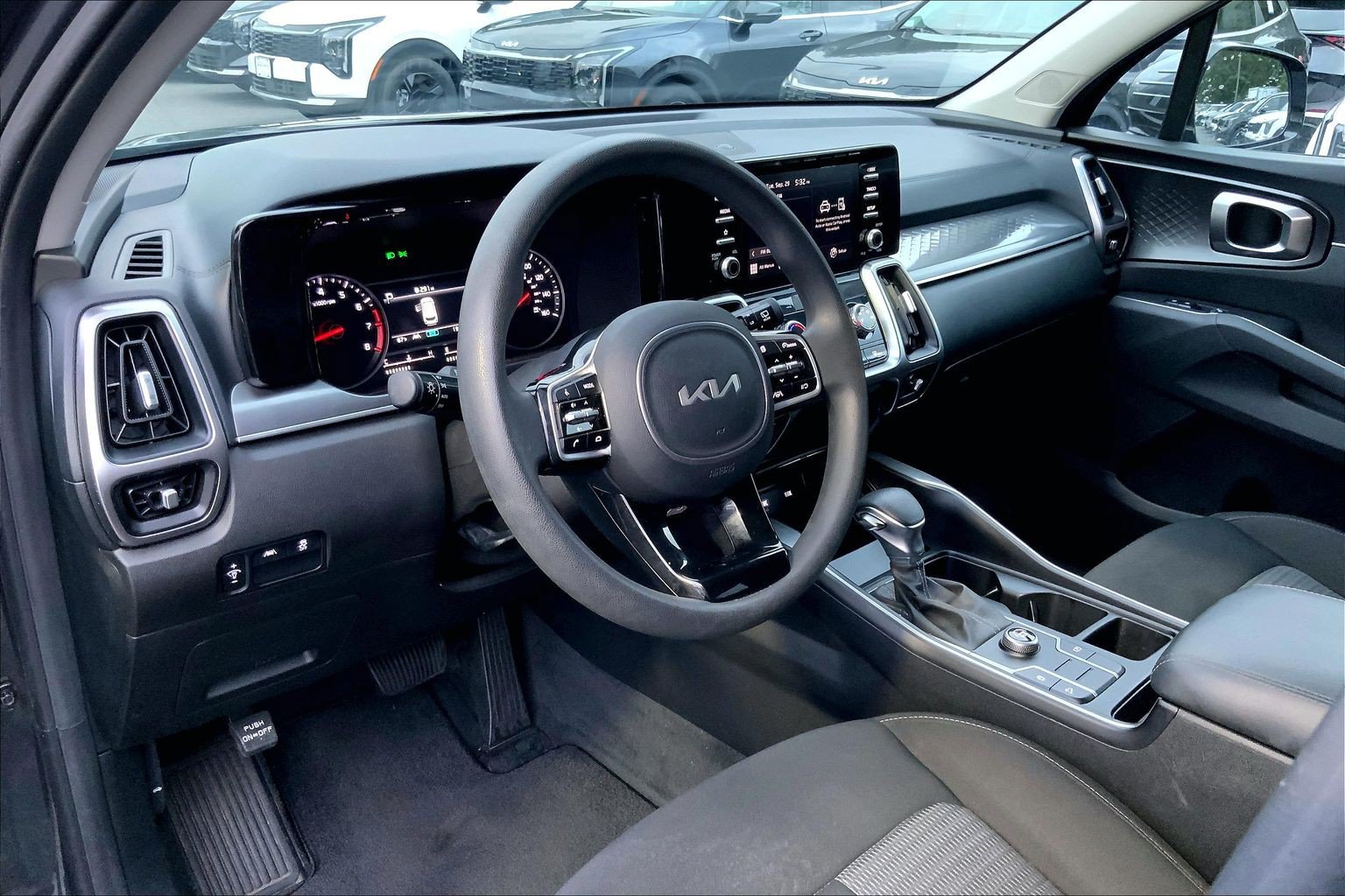 Used 2023 Kia Sorento LX FWD image 15