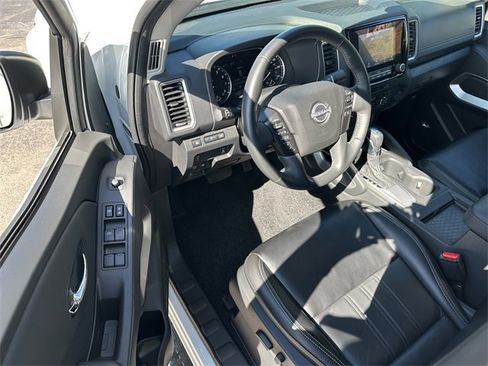 Used 2024 Nissan Frontier SL w/ Technology Package image 31