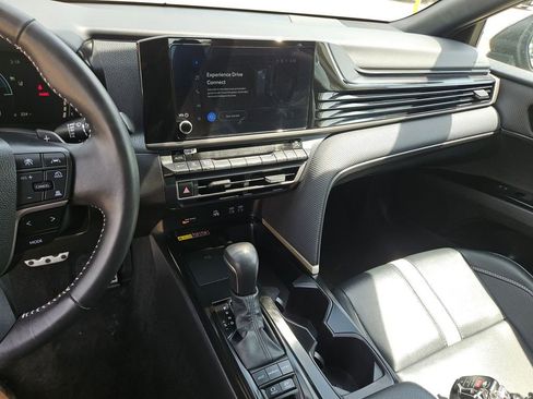 Used 2025 Toyota Camry SE image 20