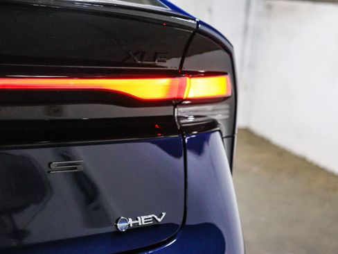 Certified 2026 Toyota Prius XLE FWD image 11