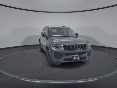 New 2026 Jeep Grand Cherokee Laredo image 4