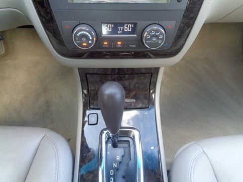 Used 2011 Cadillac DTS Luxury FWD image 34