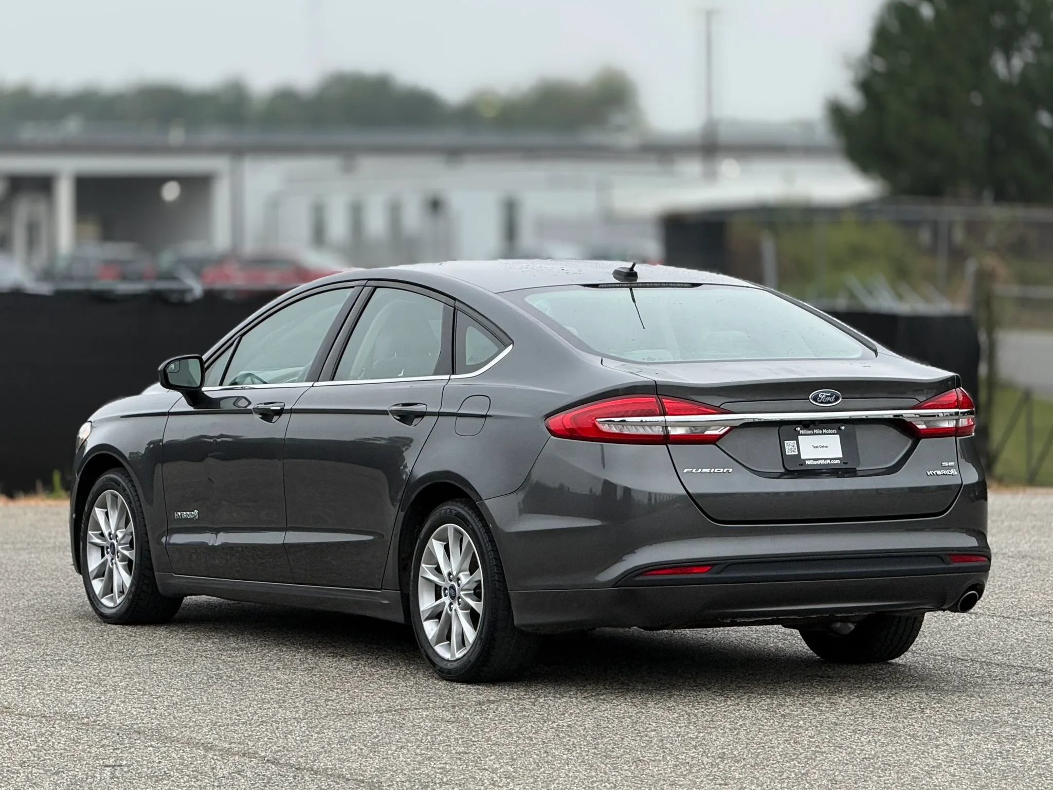 Used 2017 Ford Fusion SE FWD image 10