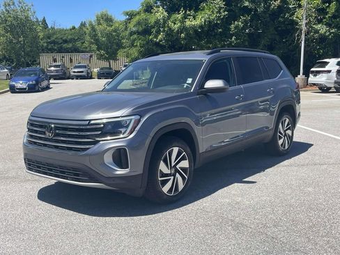 Certified 2025 Volkswagen Atlas SE FWD image 3