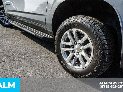 Used 2024 Chevrolet Suburban LT image 16