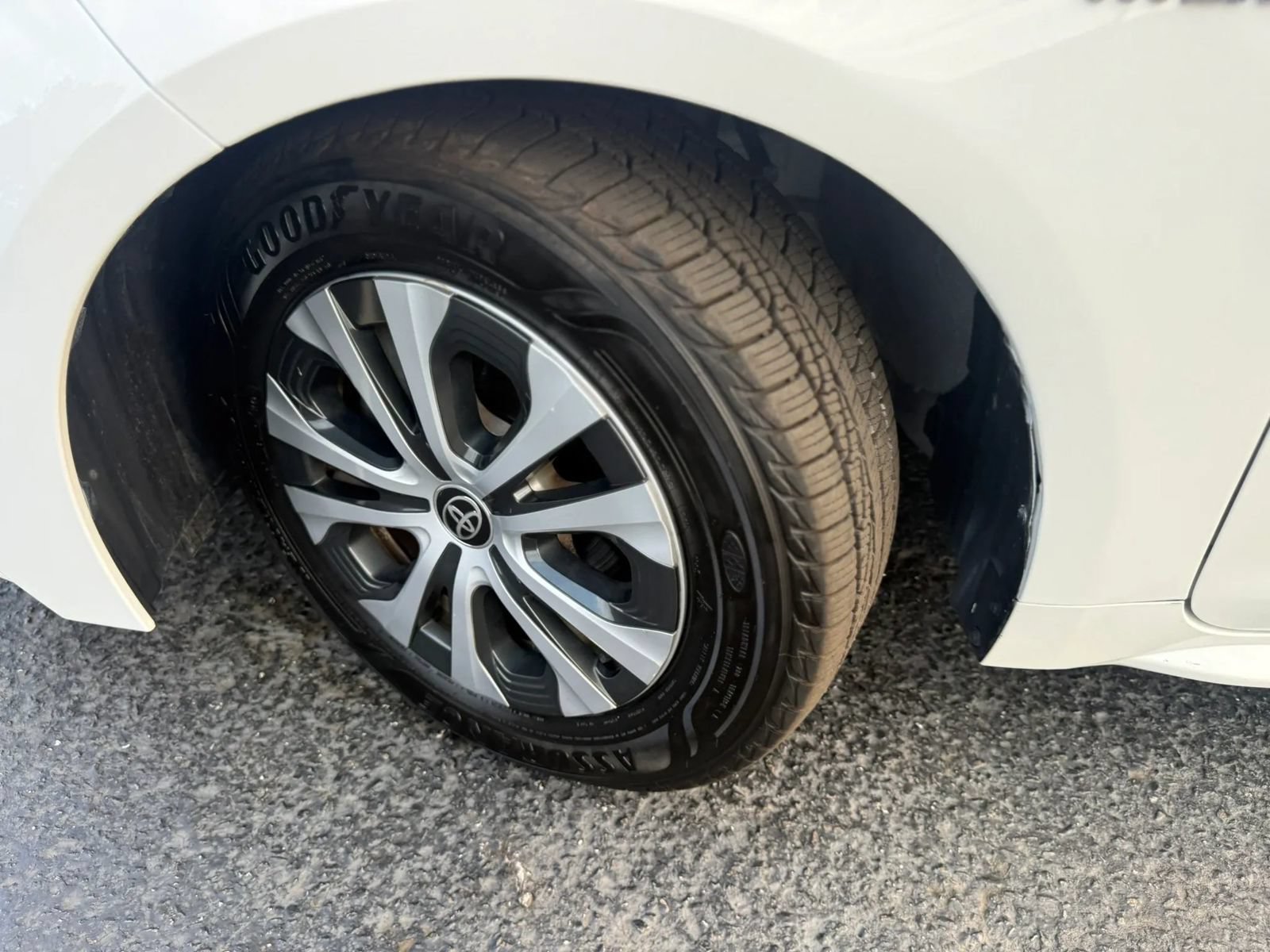 Used 2021 Toyota Corolla LE FWD image 48