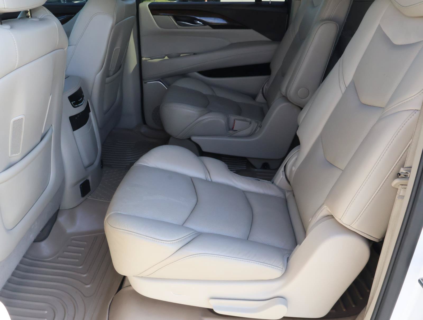 Used 2017 Cadillac Escalade ESV Premium Luxury RWD image 27