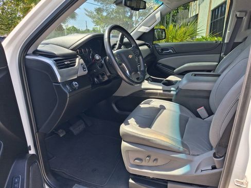 Used 2019 Chevrolet Suburban LT RWD image 7