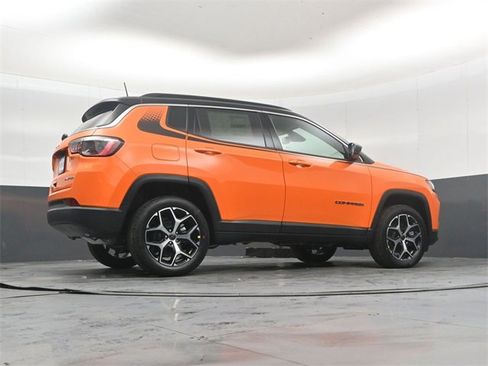 New 2026 Jeep Compass Limited w/ Mopar Graphics Package image 39