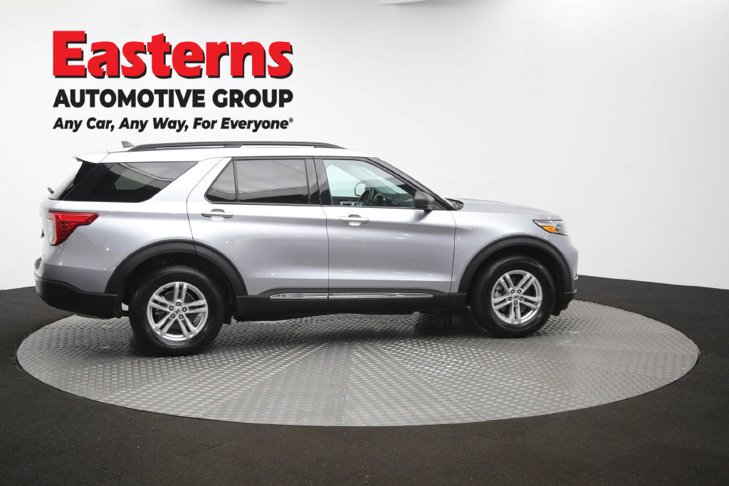 Used 2023 Ford Explorer XLT AWD/4WD image 47