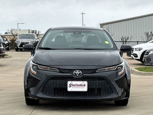 Used 2020 Toyota Corolla LE image 2