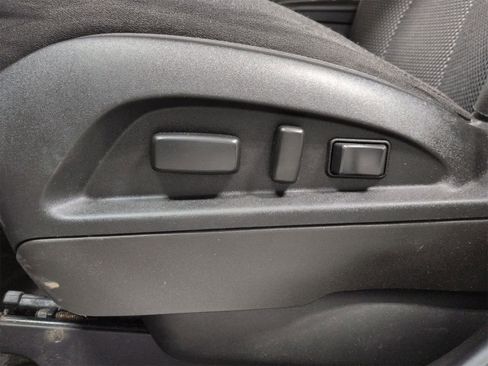 Used 2017 Chevrolet Equinox LT image 18