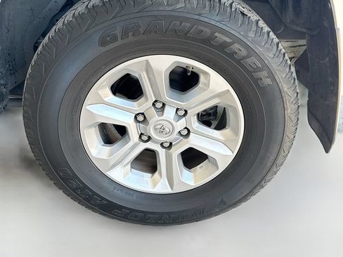 Used 2021 Toyota 4Runner SR5 Premium w/ Moonroof Package RWD image 27