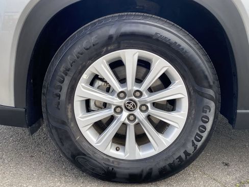 Certified 2025 Toyota Grand Highlander AWD image 10