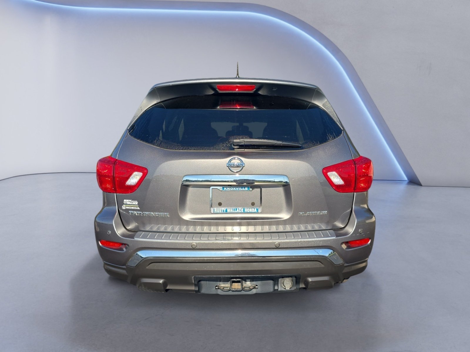 Used 2017 Nissan Pathfinder Platinum FWD image 4