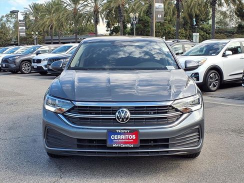 Used 2023 Volkswagen Jetta SE image 8