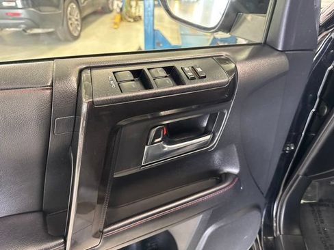 Used 2020 Toyota 4Runner TRD Off-Road Premium w/ Moonroof Package AWD/4WD image 43