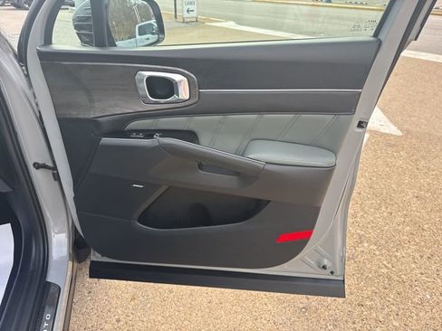 Used 2024 Kia Sorento SX Prestige w/ Sage Leather Package image 18