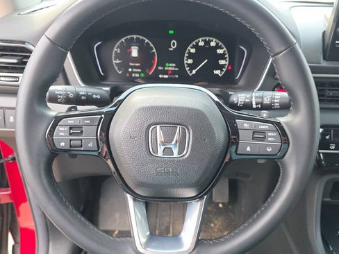 Used 2025 Honda Pilot Touring image 14