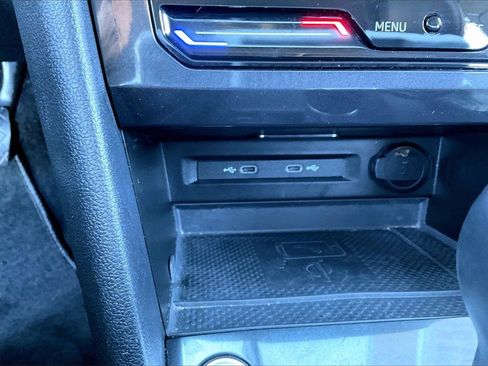 Used 2024 Volkswagen Tiguan SE image 31